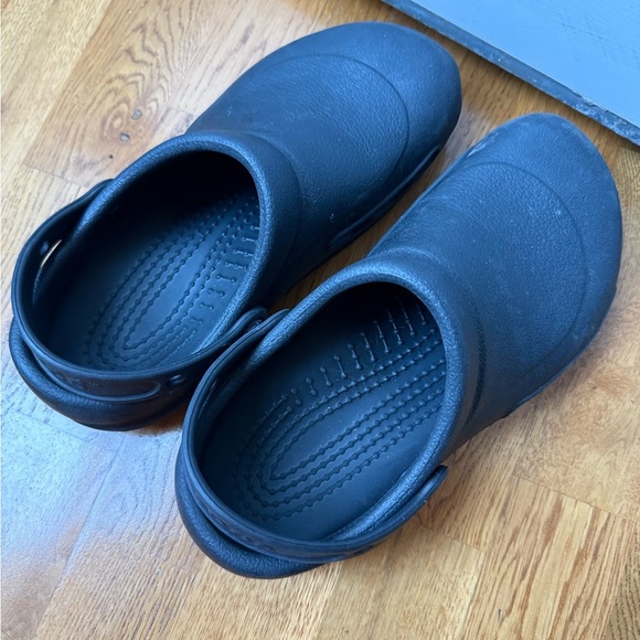 CROCS Classic Black Clogs - Picture 3 of 7